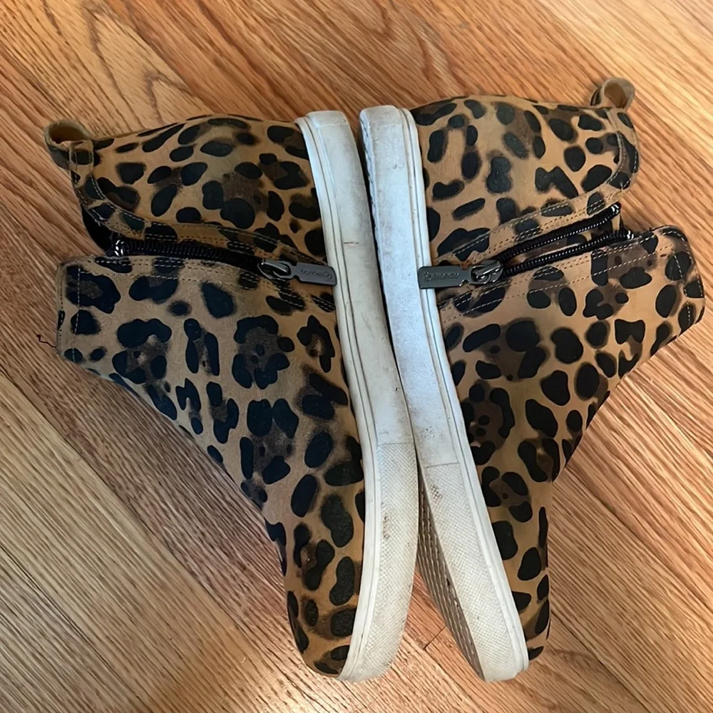 Blondo Georgette Waterproof Hidden Wedge Leather Sneaker Leopard - Picture 3 of 4